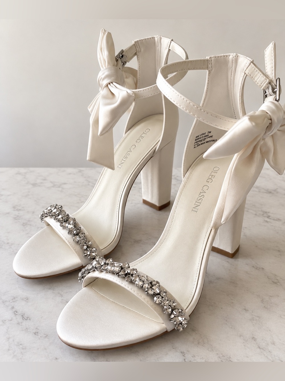 Oleg Cassini Melania Ivory Satin Crystal Bow Bridal Heels Size 7 New